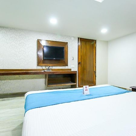 Hotel Seven Ahmedabad Buitenkant foto