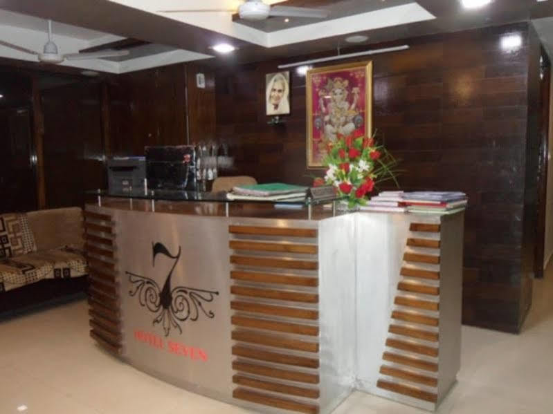 Hotel Seven Ahmedabad Buitenkant foto