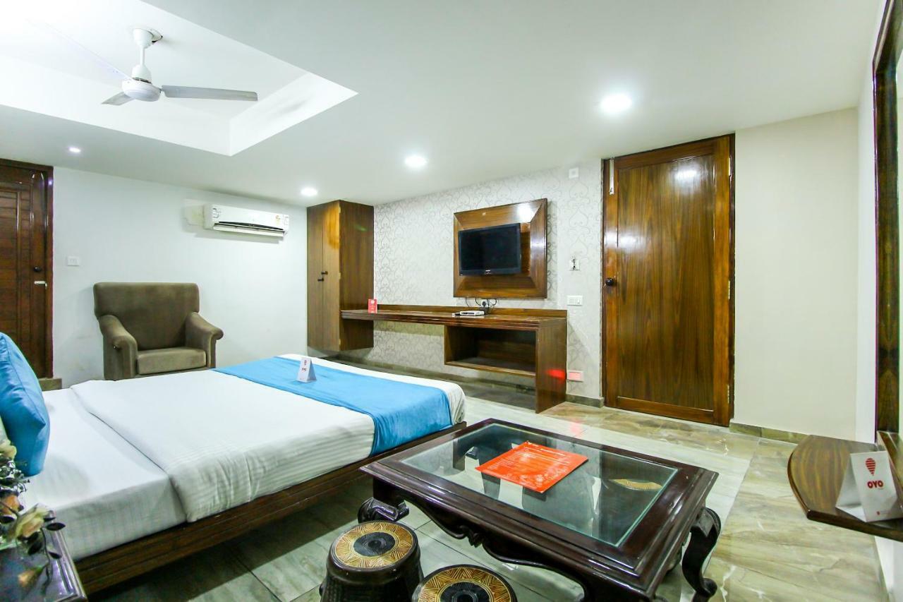 Hotel Seven Ahmedabad Buitenkant foto