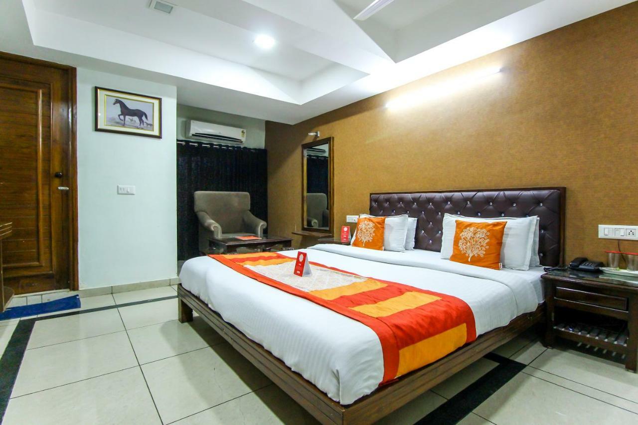Hotel Seven Ahmedabad Buitenkant foto