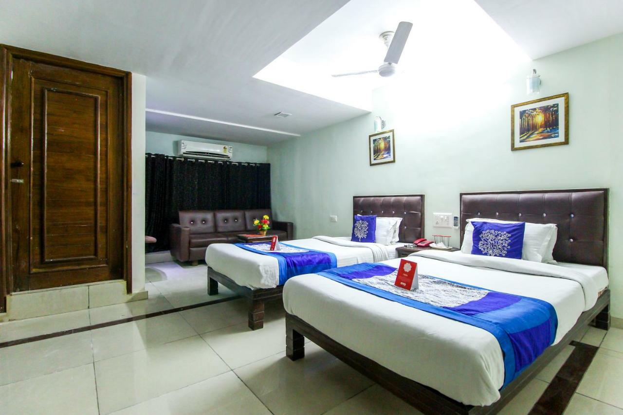 Hotel Seven Ahmedabad Buitenkant foto