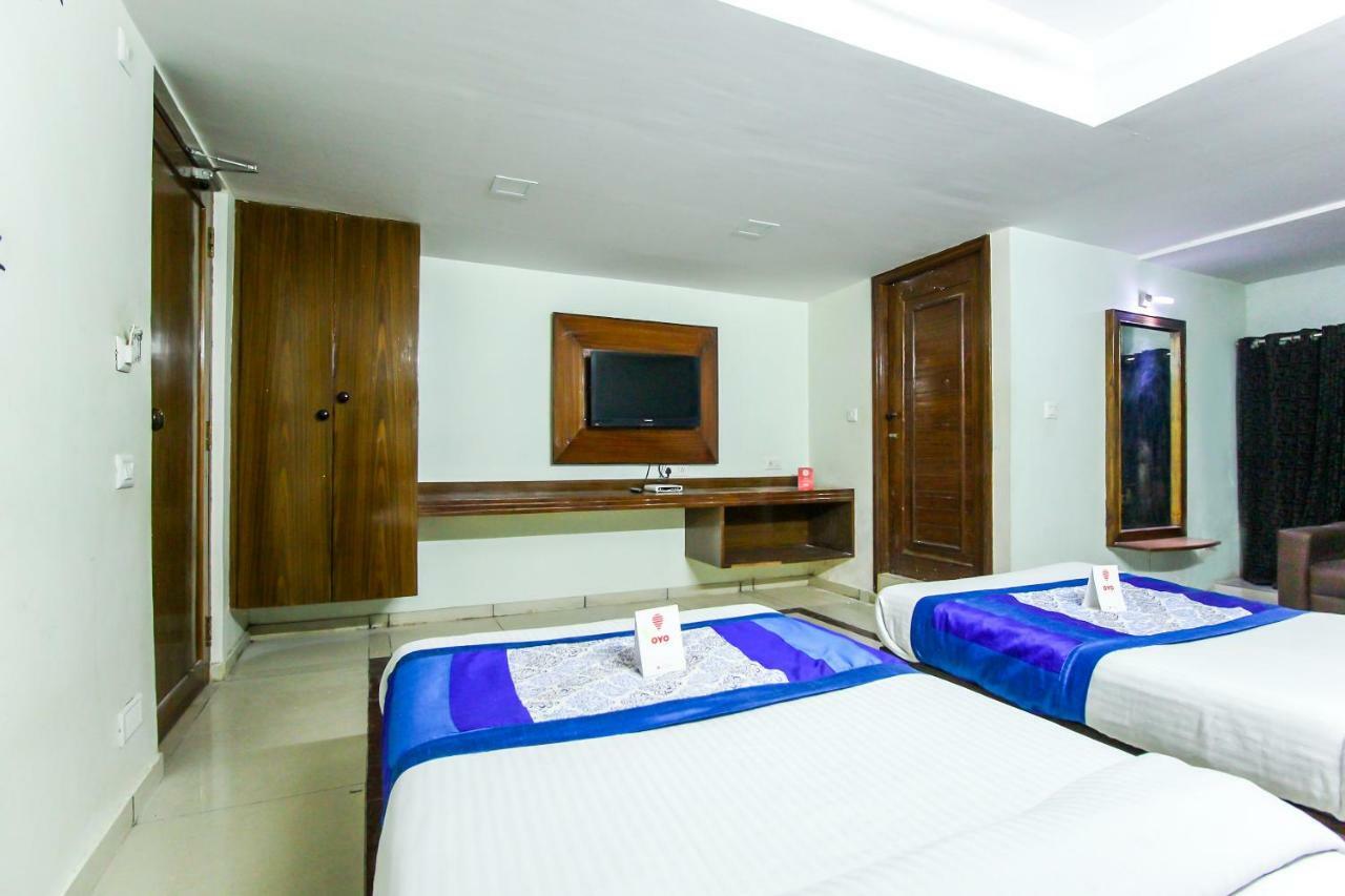 Hotel Seven Ahmedabad Buitenkant foto