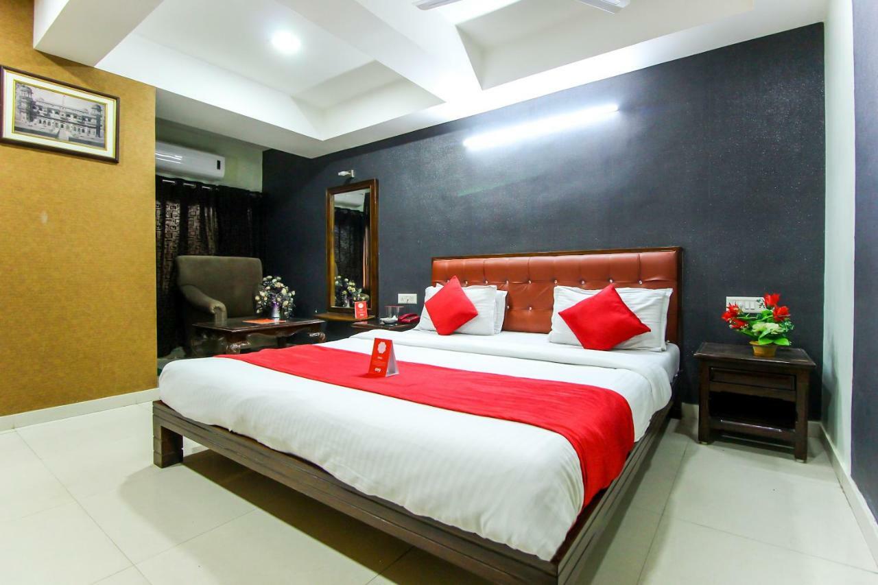 Hotel Seven Ahmedabad Buitenkant foto