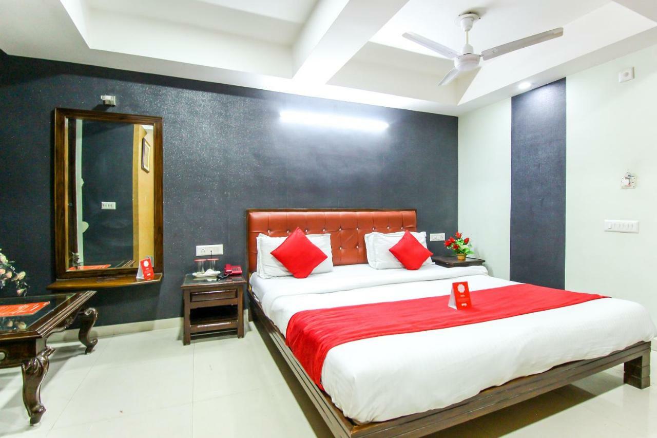 Hotel Seven Ahmedabad Buitenkant foto