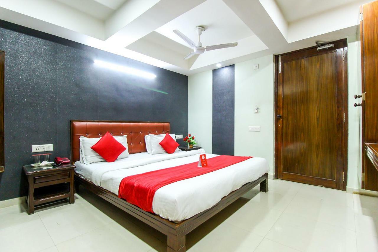 Hotel Seven Ahmedabad Buitenkant foto