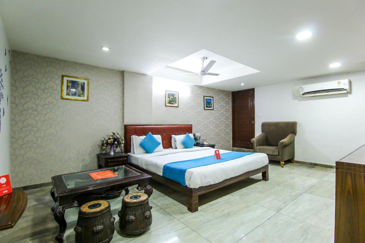 Hotel Seven Ahmedabad Buitenkant foto