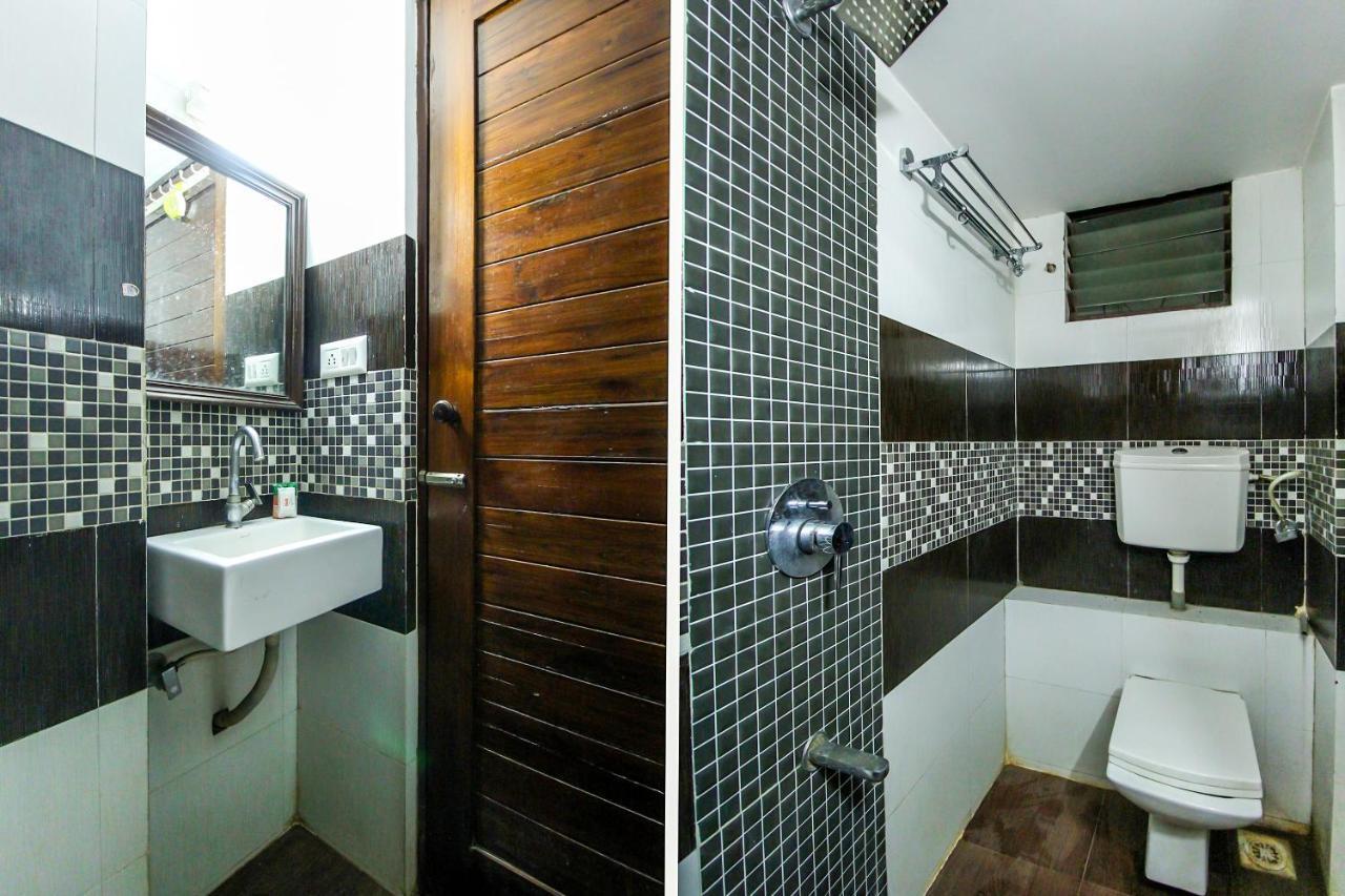 Hotel Seven Ahmedabad Buitenkant foto