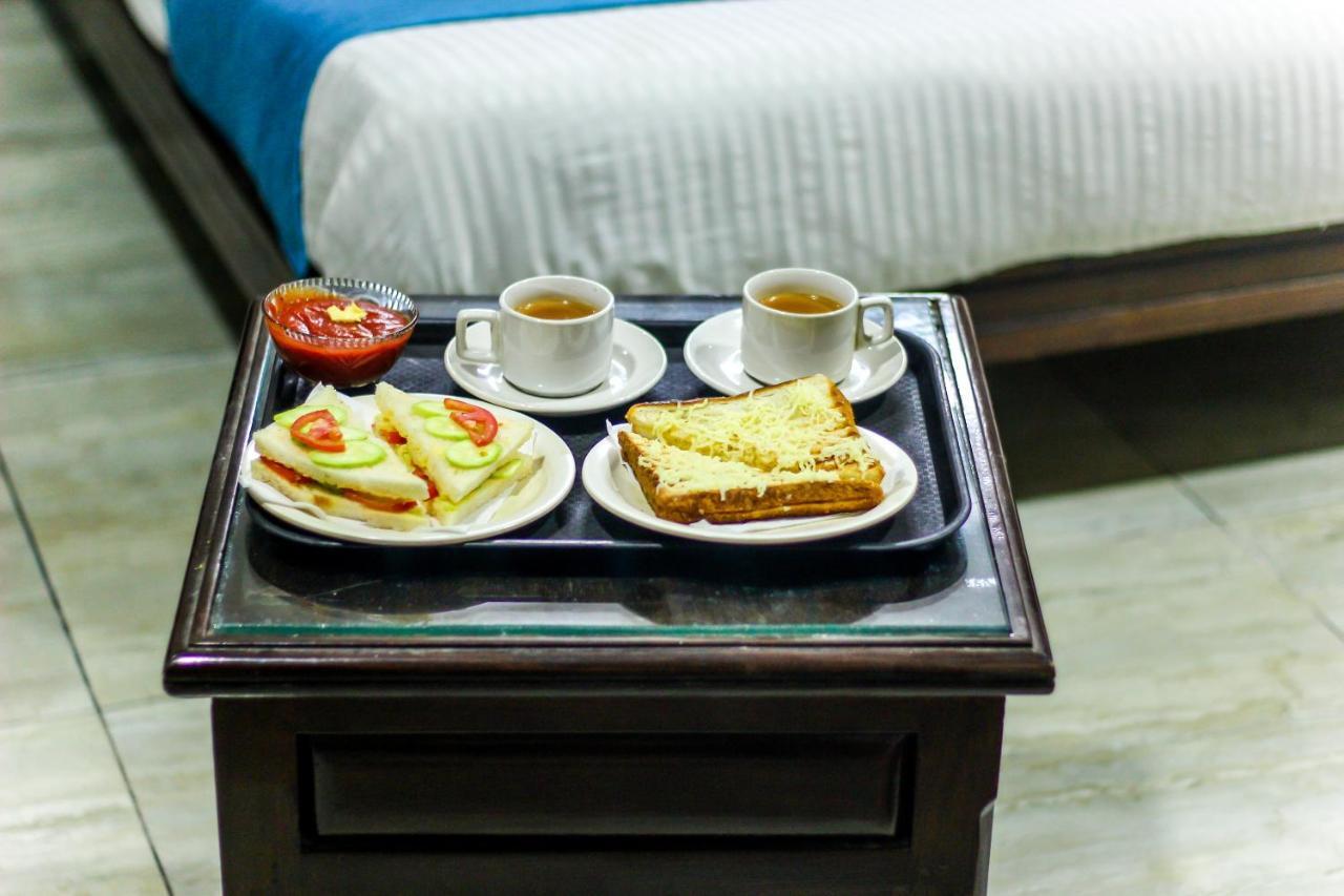 Hotel Seven Ahmedabad Buitenkant foto