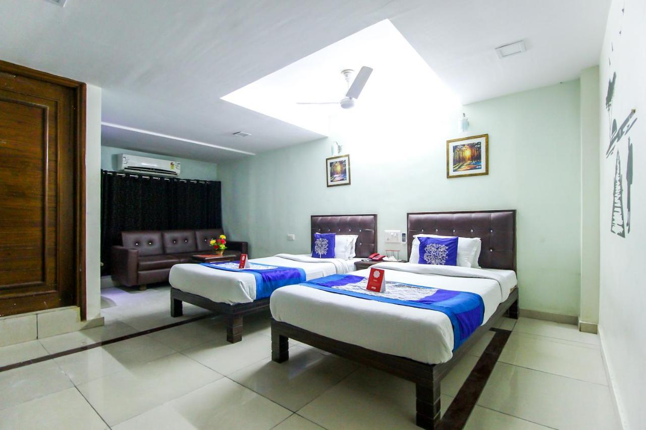 Hotel Seven Ahmedabad Buitenkant foto